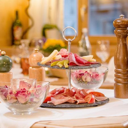 Hotel Veduta Cinuos-Chel المظهر الخارجي الصورة