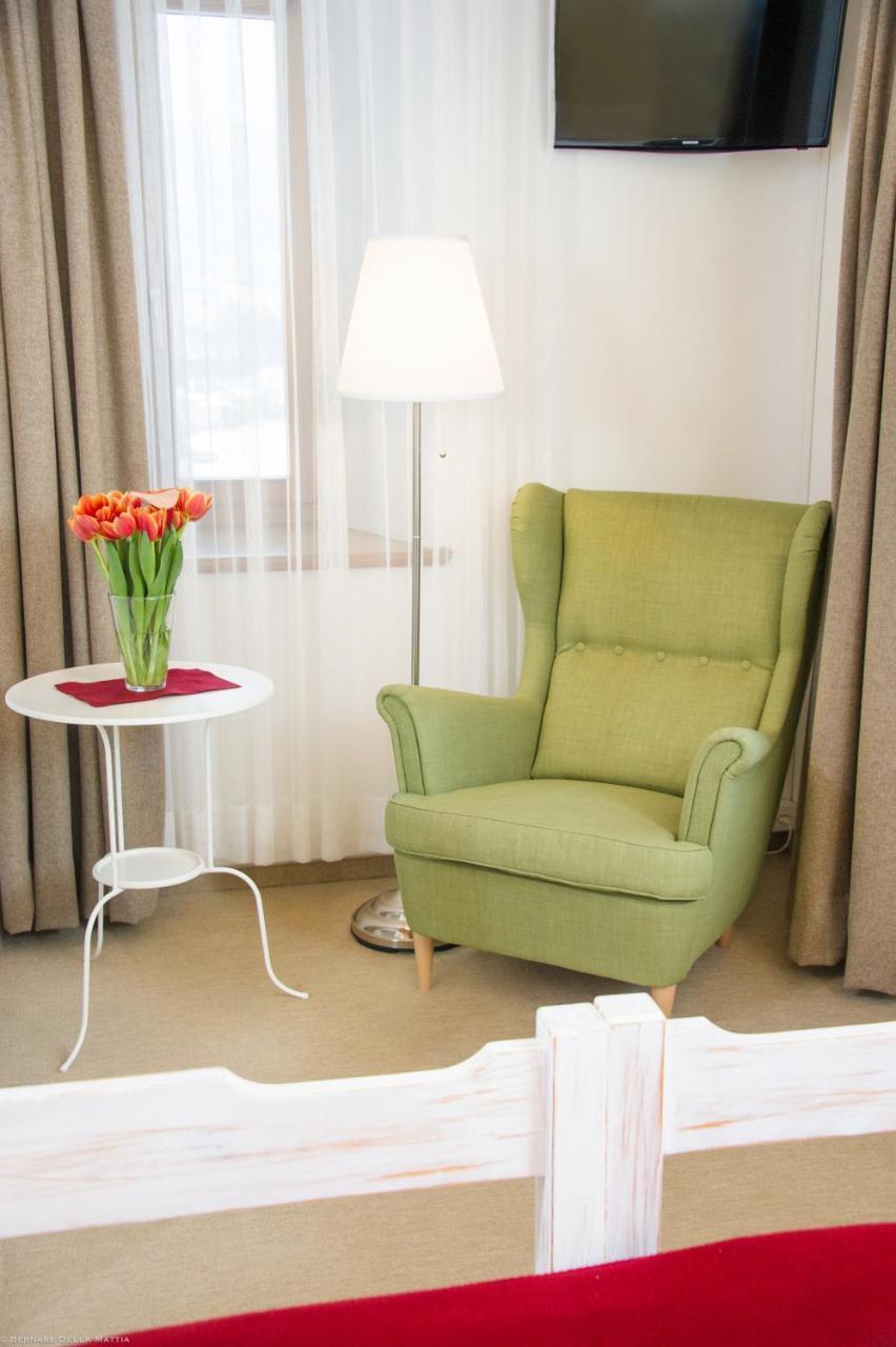 Hotel Veduta Cinuos-Chel المظهر الخارجي الصورة